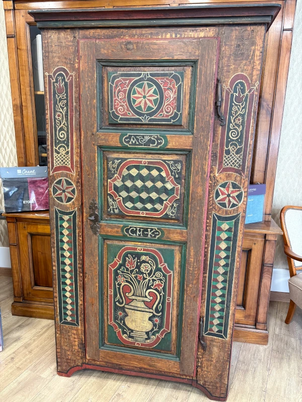 Réfection d'une bonnetière polychrome